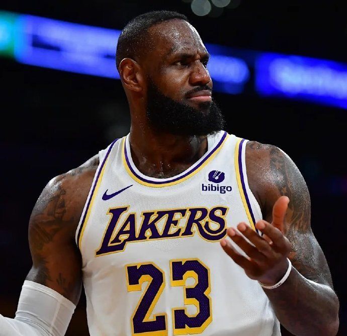 闹哪样？詹姆斯首次执行选项提前通知湖人 却至今未获官方声明回应